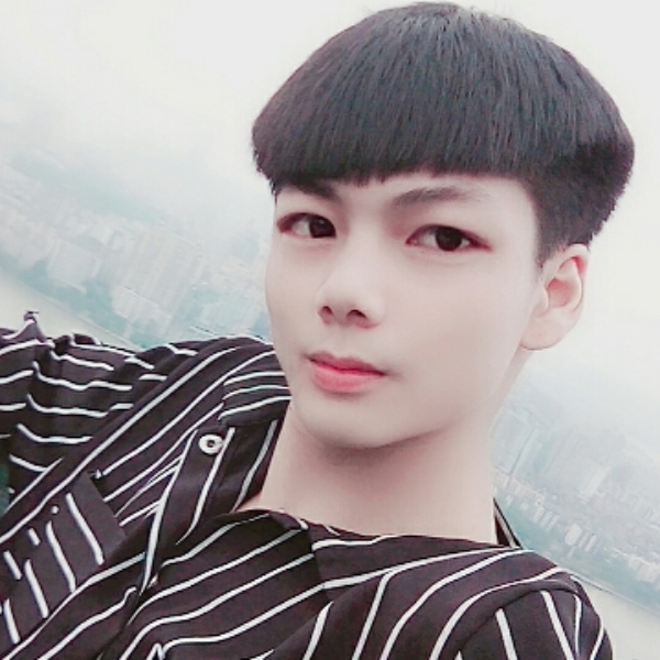 年轻就红酒的照片