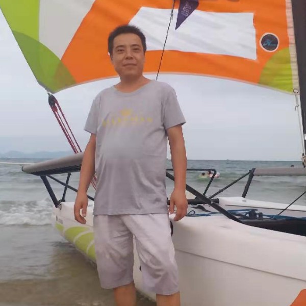 碧蓝演变花生的照片