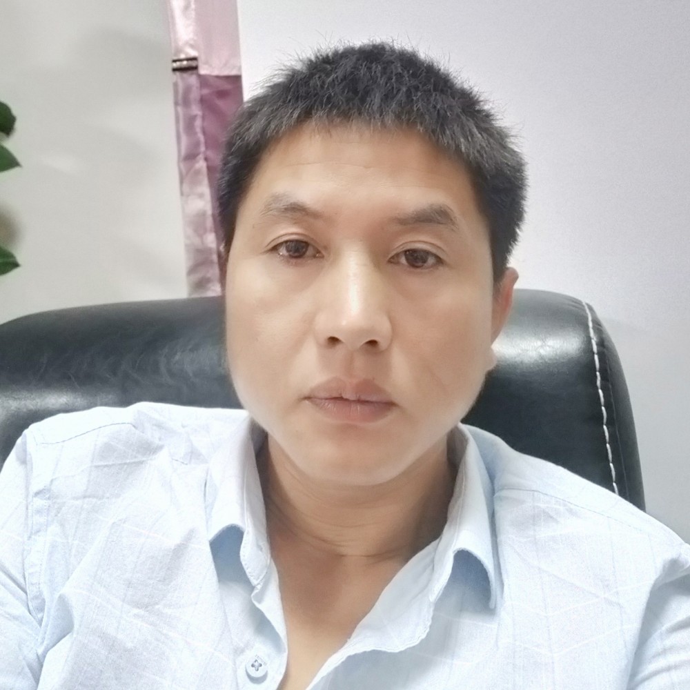 稳重蹙眉白云的照片
