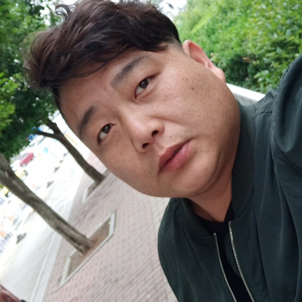 邱作伟的照片