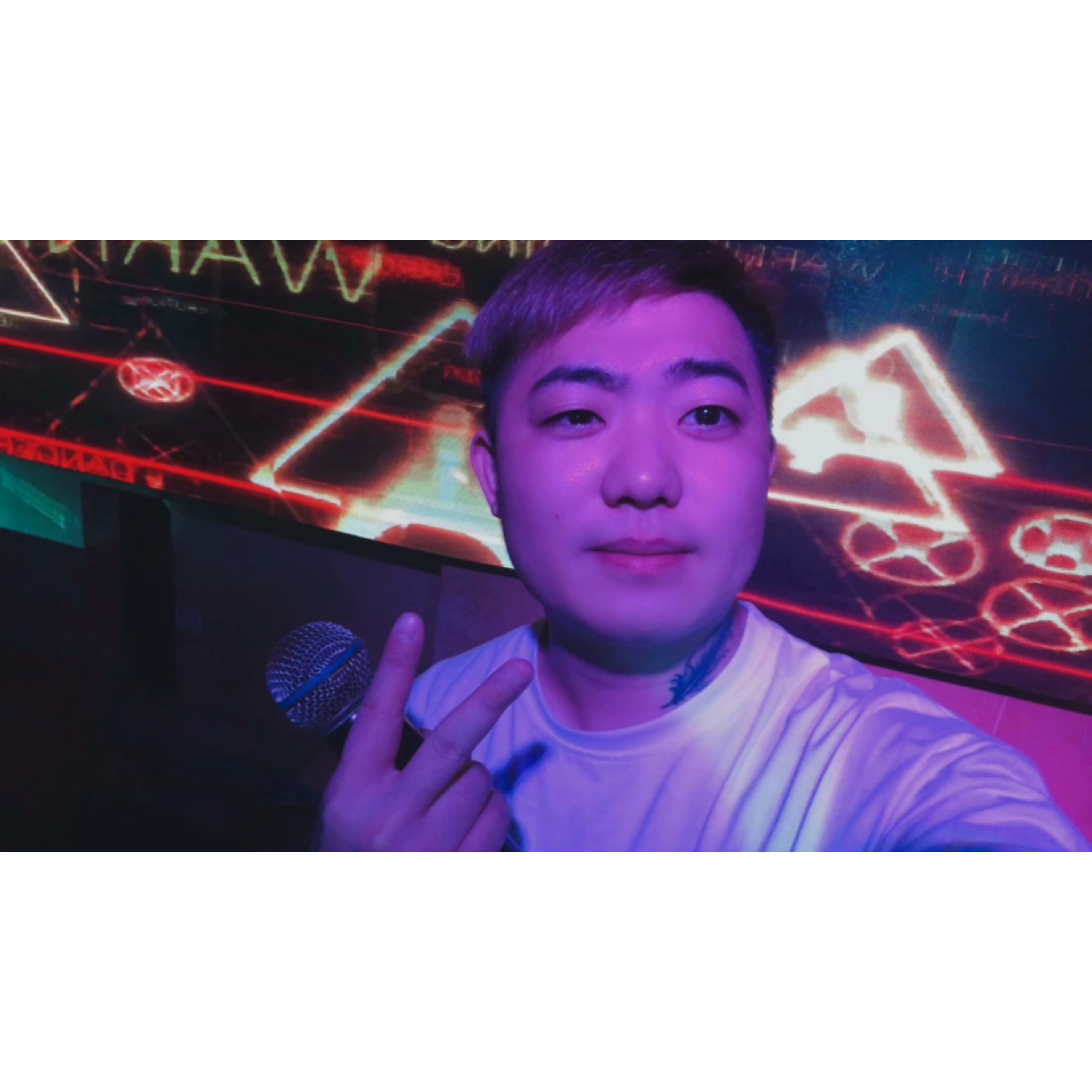 他耳朵不好的照片