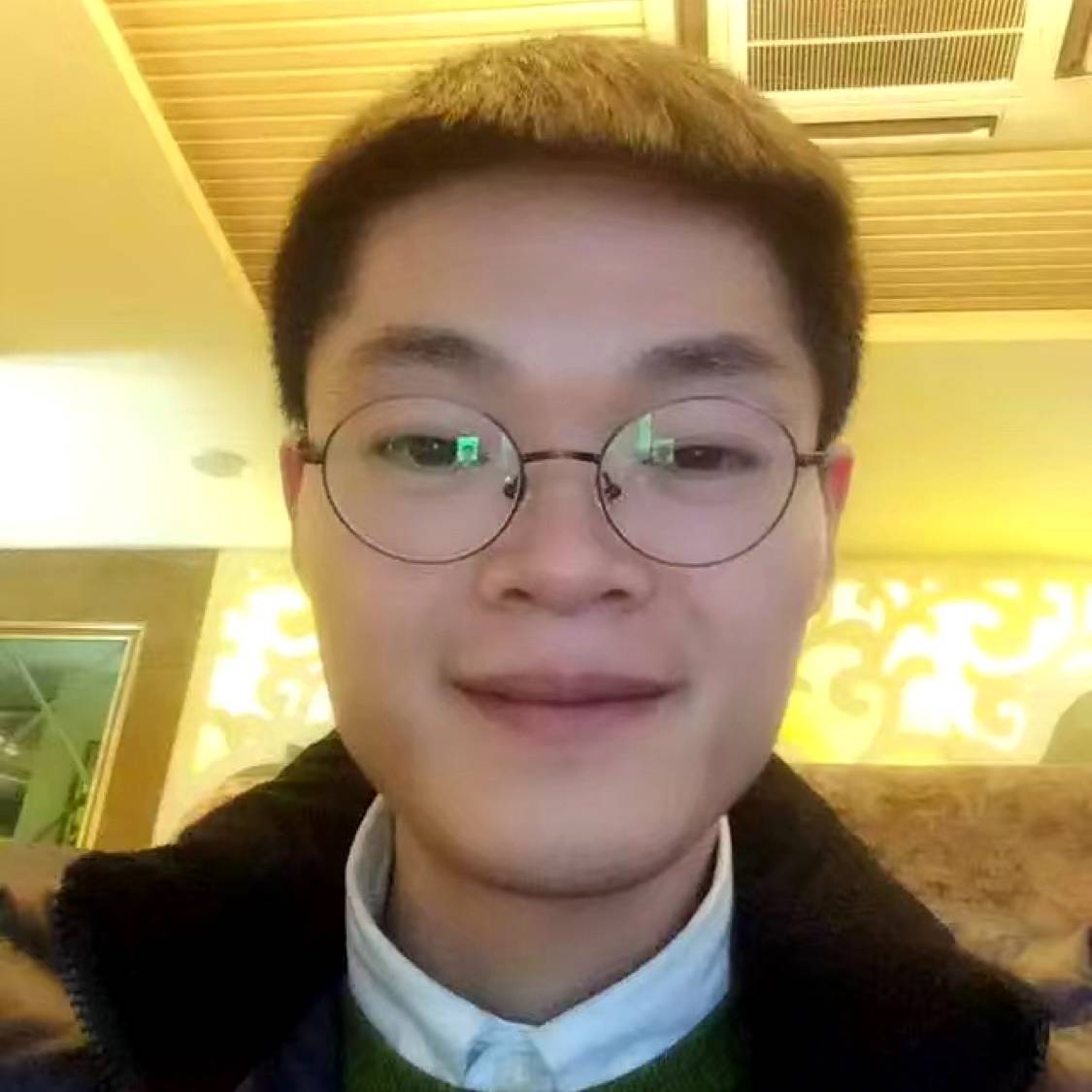 无垠回眸黑猫的照片