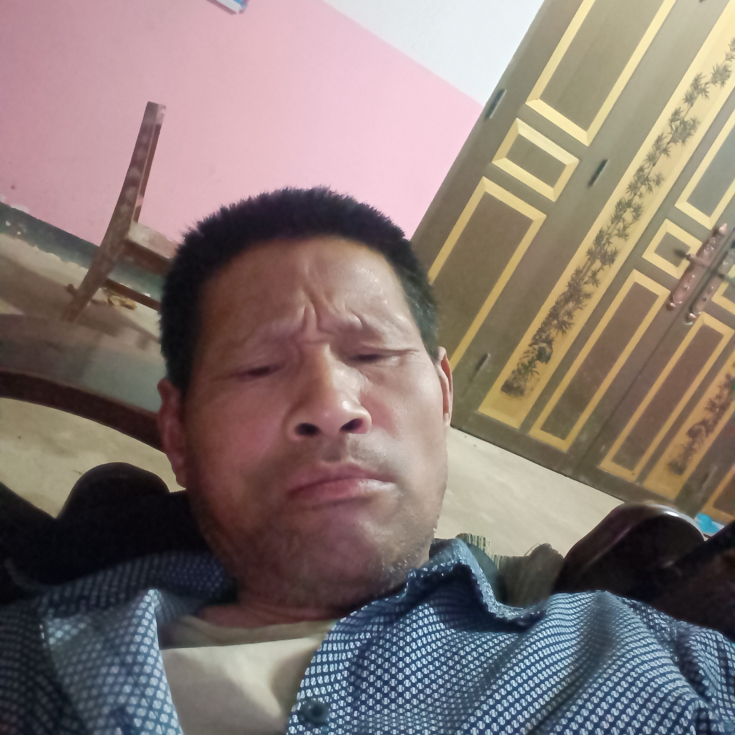 大船蹙眉风中的照片