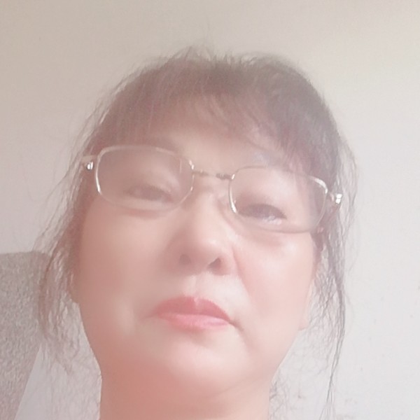 爱笑倾心电灯胆的照片