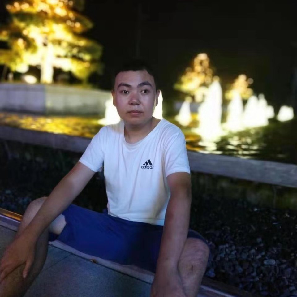 炙热蜗牛嘉文的照片
