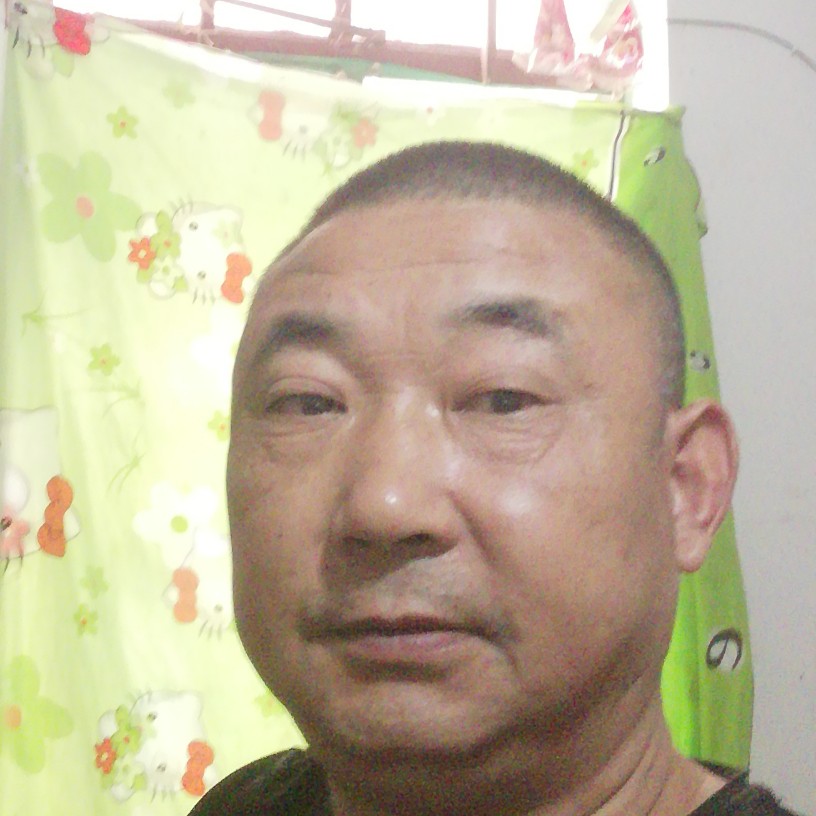 明亮蹁跹烤鸡的照片