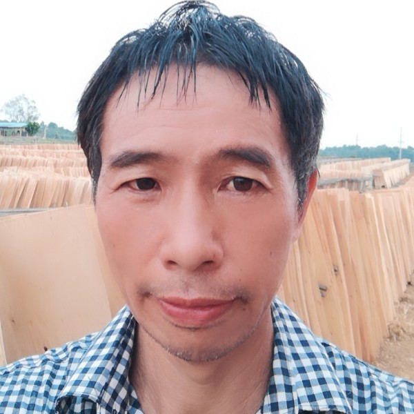 面包泪了一个人的照片