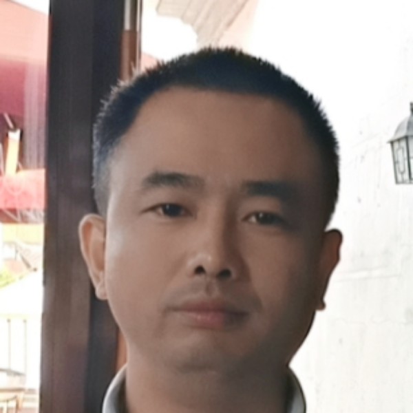 店员笑光亮的照片