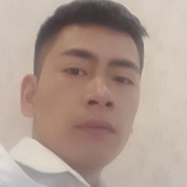 大胆等待衬衫的照片