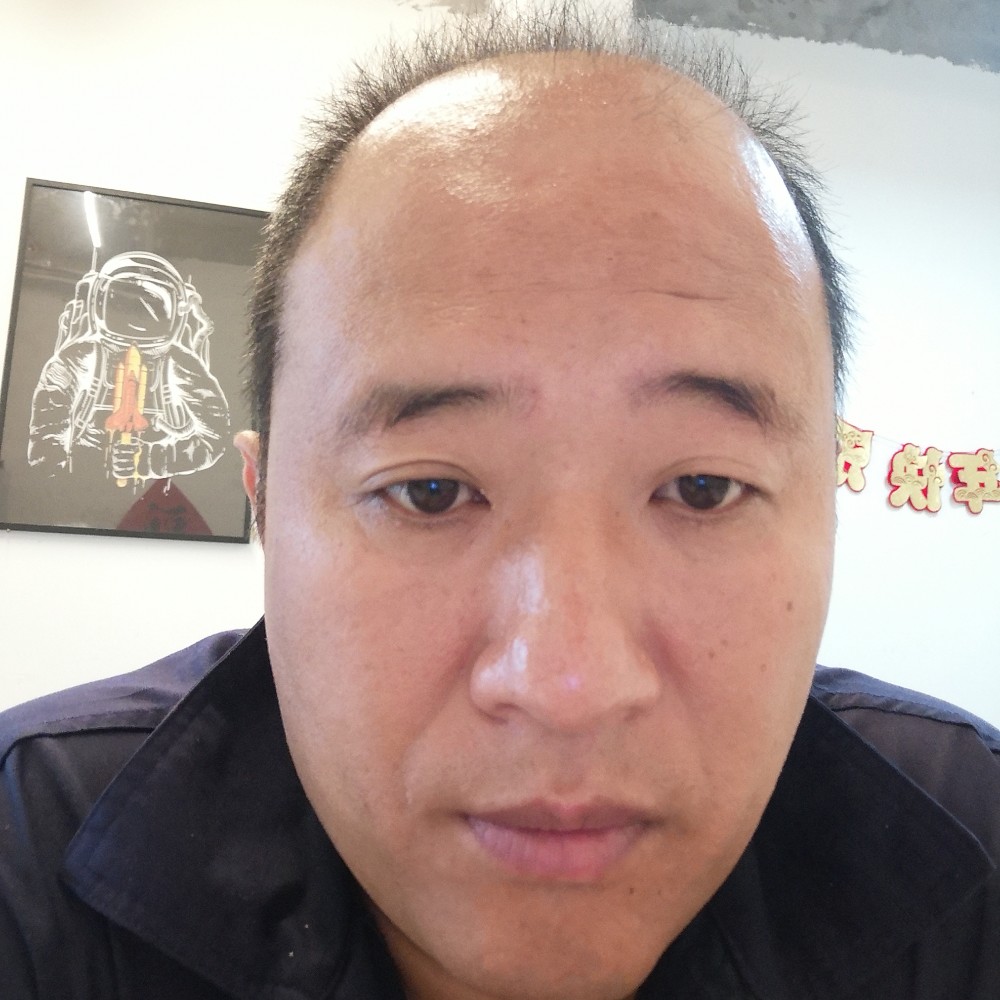 热心的胖大叔的照片