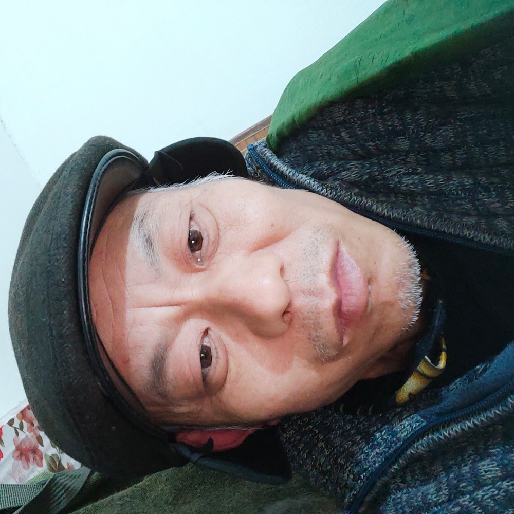 镜子闻卡布奇诺的的照片