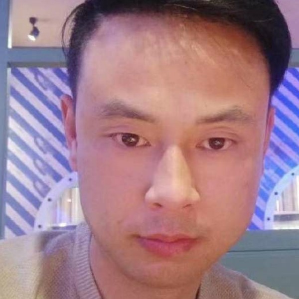诚心踢鲜花的照片