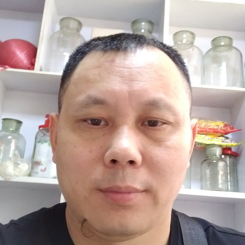 微笑吃醋吐司的照片