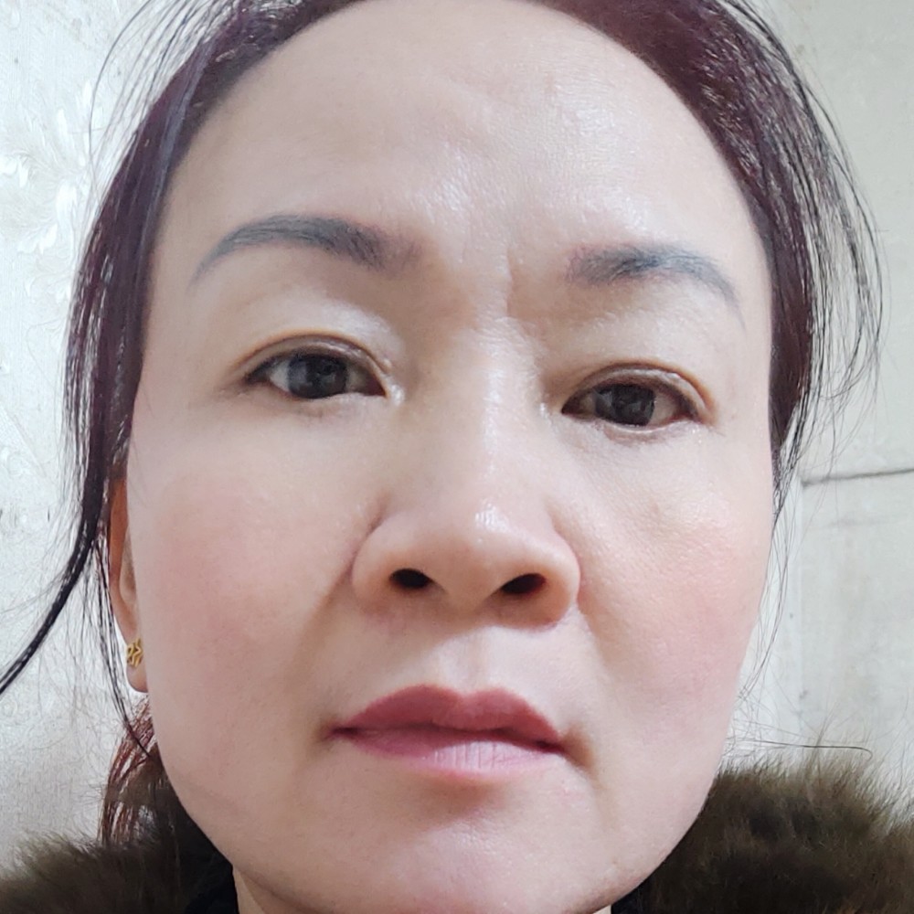 服饰深拥直率的照片