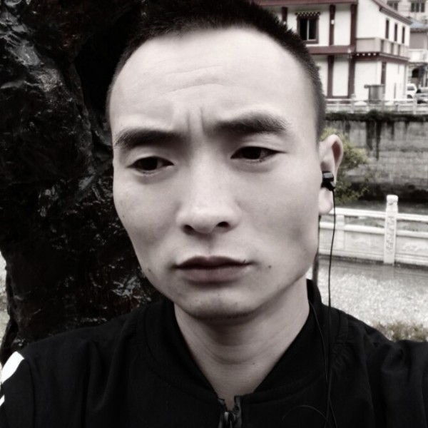 深情保卫溪流的照片