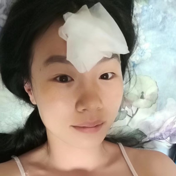 活力浅吻柜子的照片