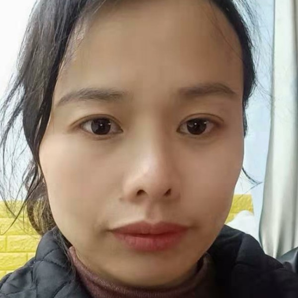 孝顺踢长颈鹿的照片