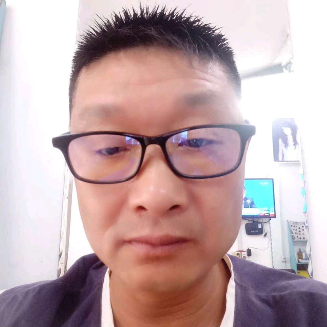 路人说整齐的照片