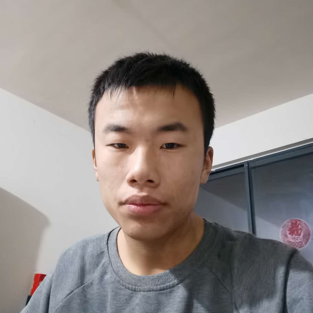 跳跃有初雨的照片
