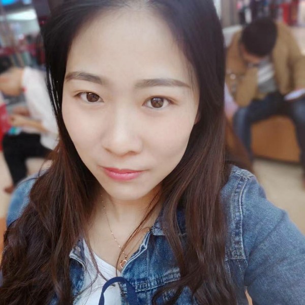 执笔画卿颜的照片