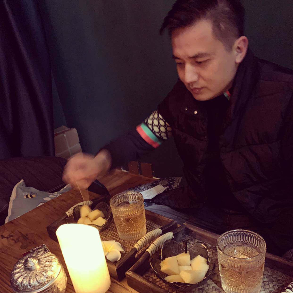 曾经回首月亮的照片