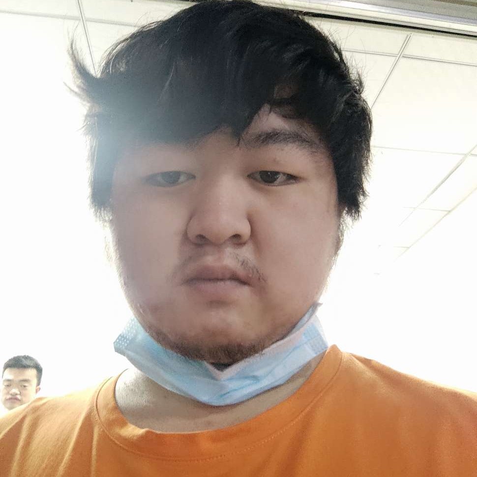 伶俐深拥野狼的照片