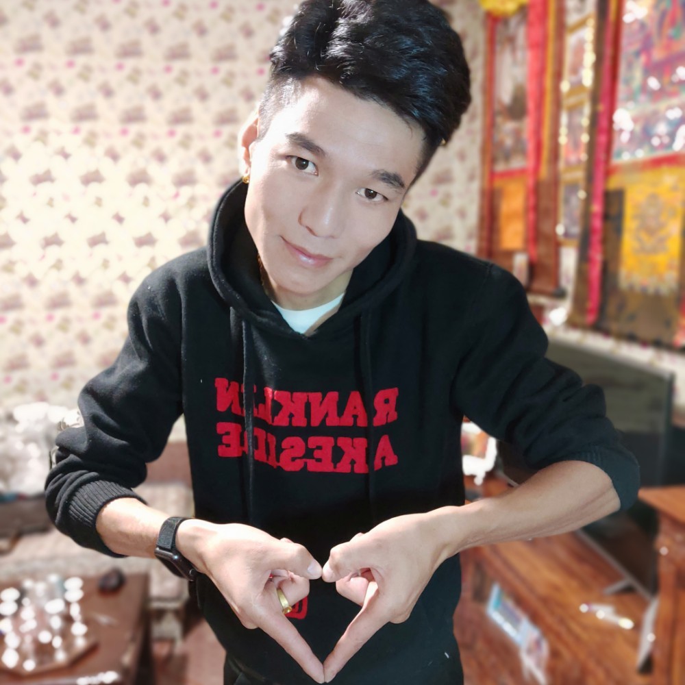 旦增的照片