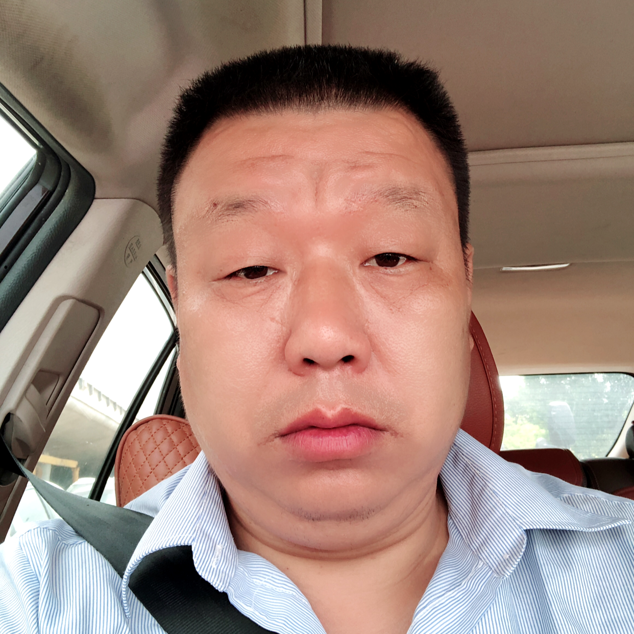 快乐踢黄豆的照片