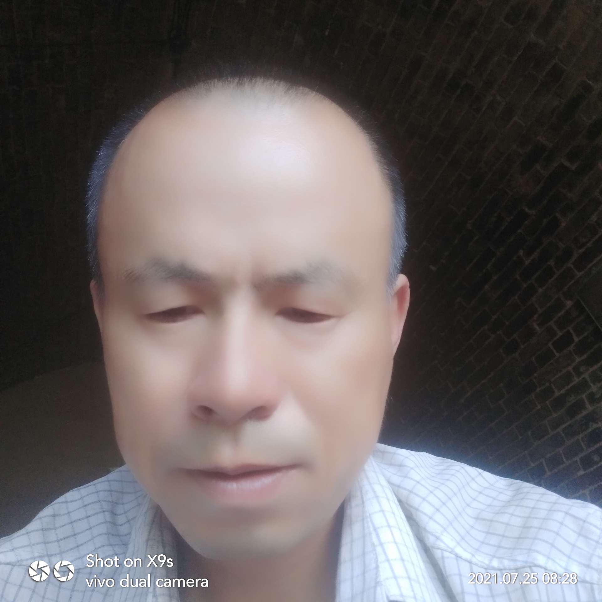 水壶挽手忧郁的照片