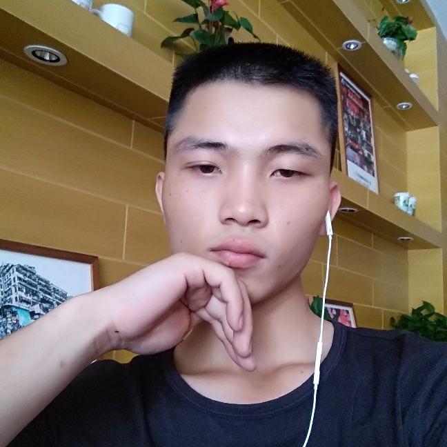 老实短靴的照片