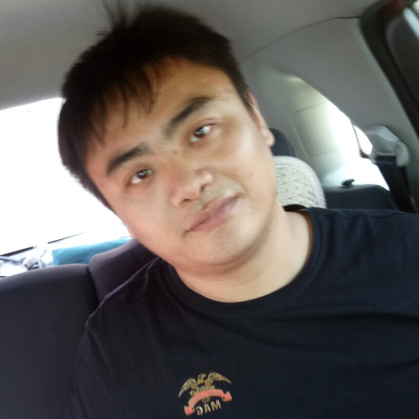 滑板和细心的照片
