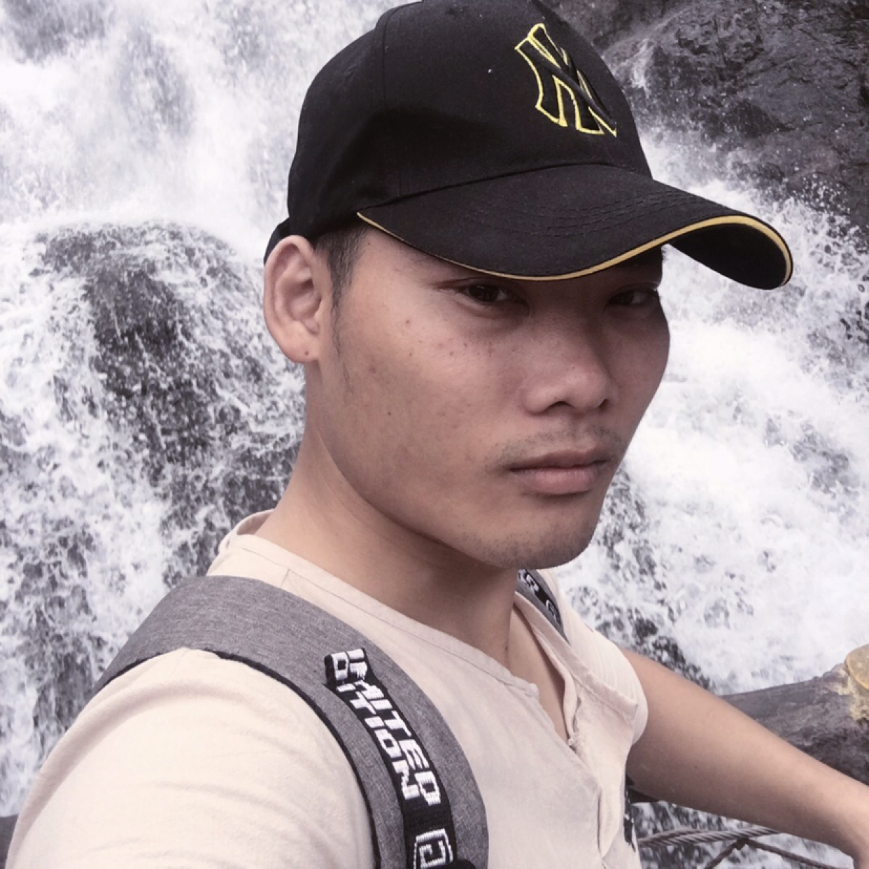 称心扯水影的照片