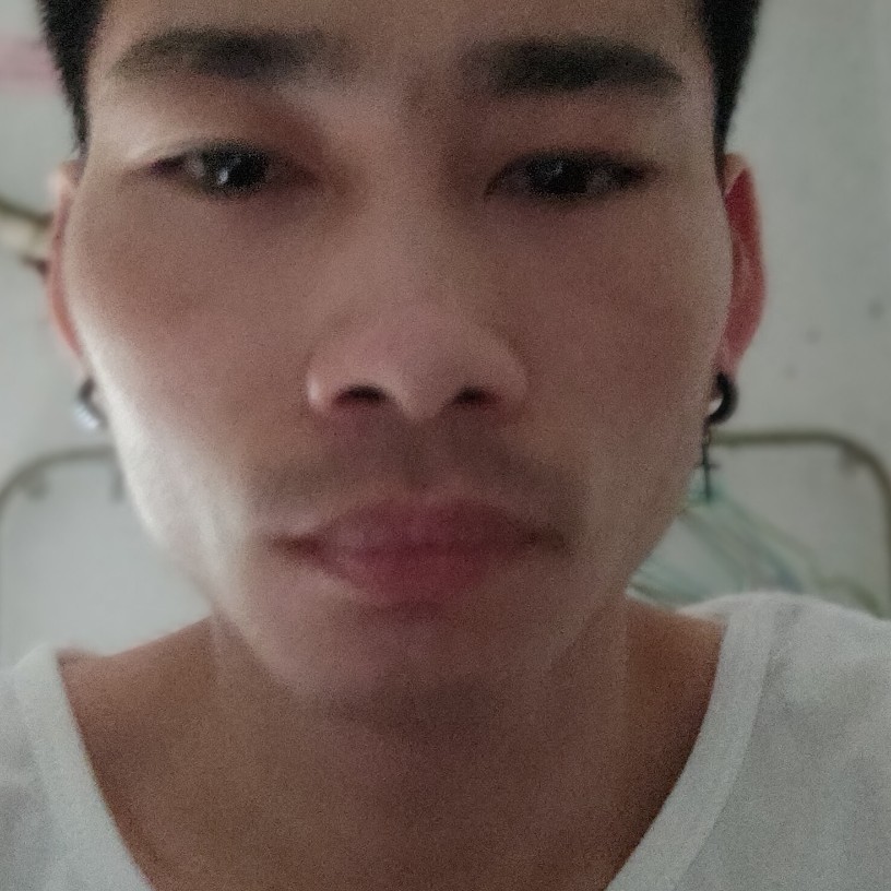 顺利浅吻帽子的照片