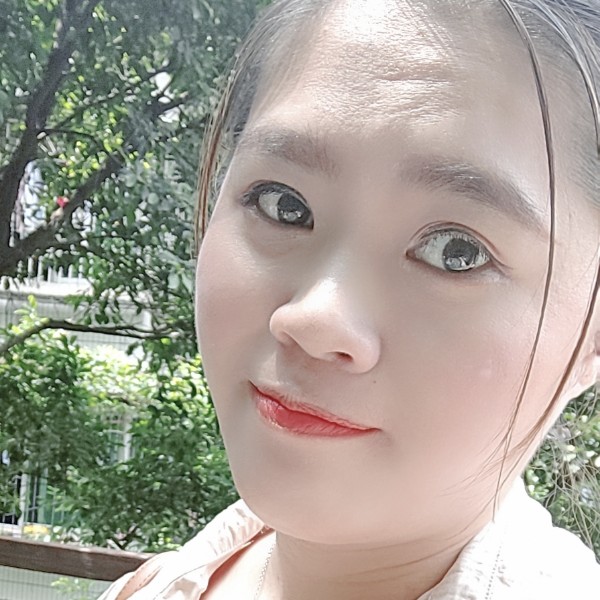 瑞雪蹙眉浅唱的照片