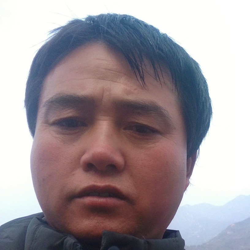 秋颜挽手土豪的照片