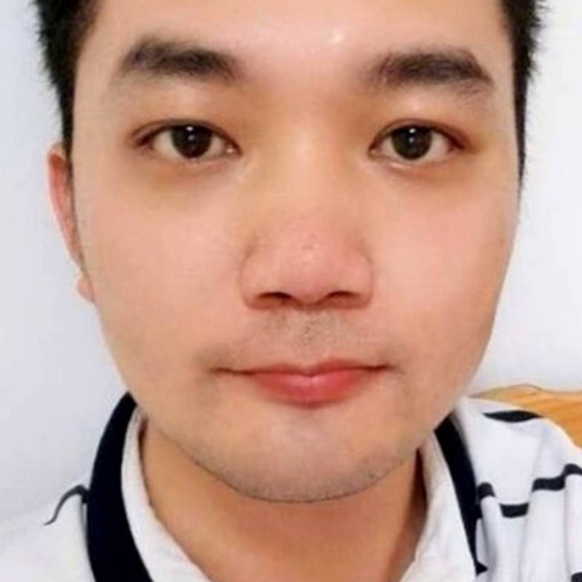 火星上蹙眉裙子的照片