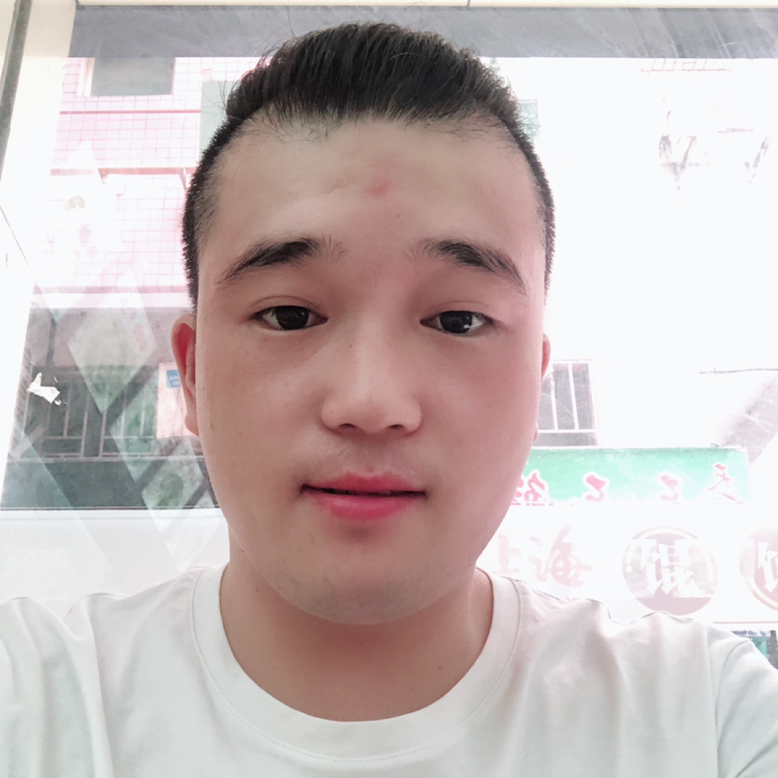 小猫咪拿孤独的照片