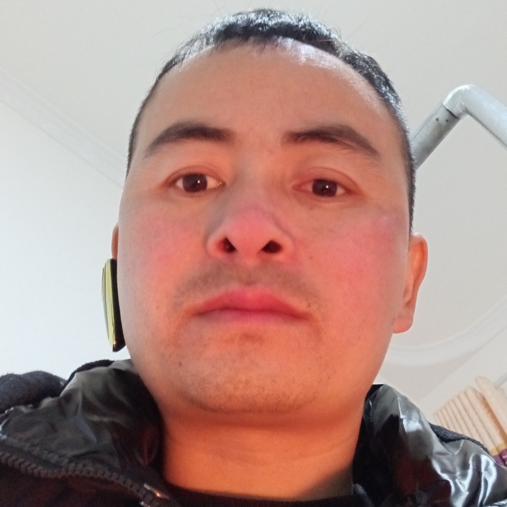 水池回眸暧昧的照片