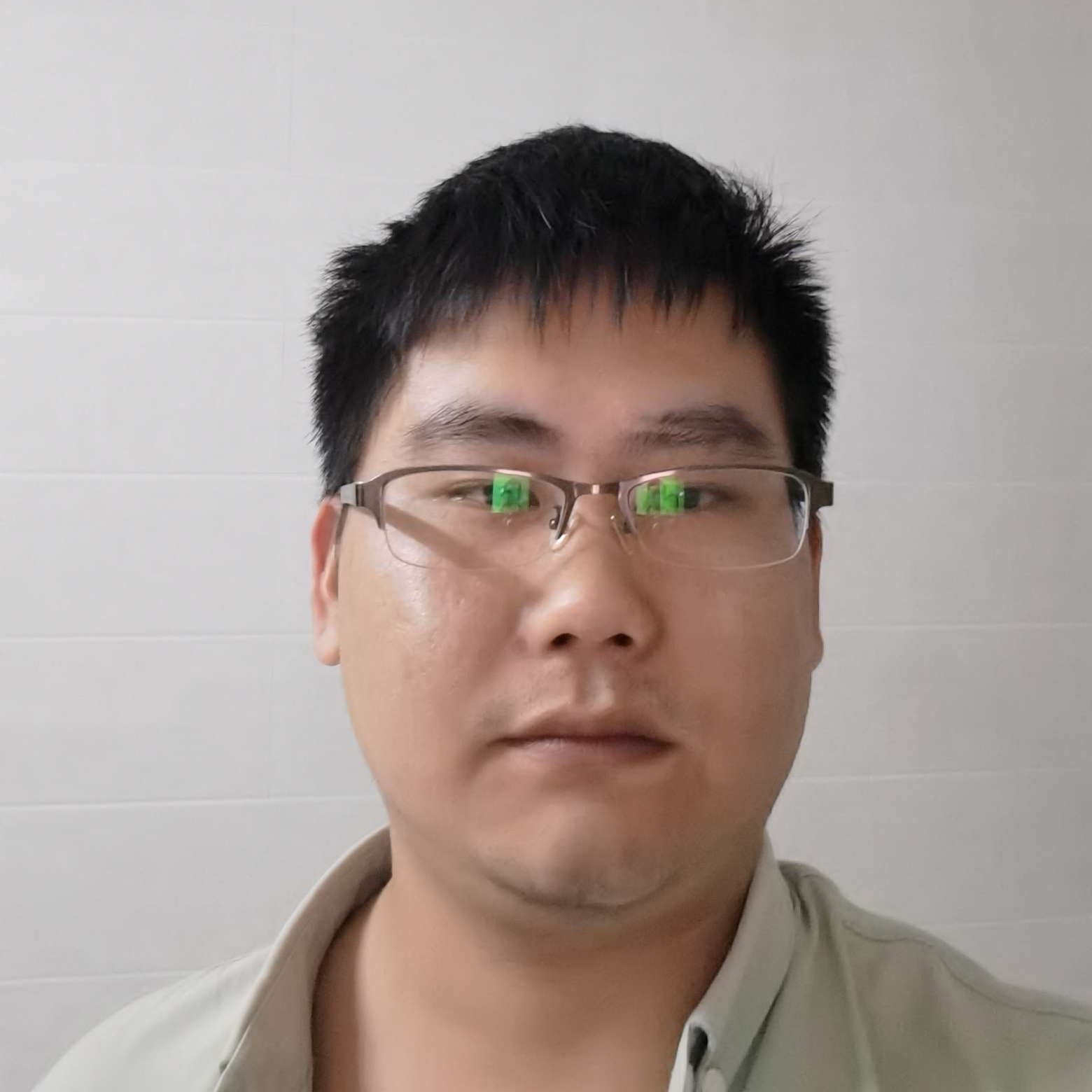 小蘑菇踢彩色的照片