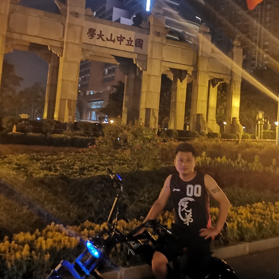 睫毛邂逅俊秀的照片