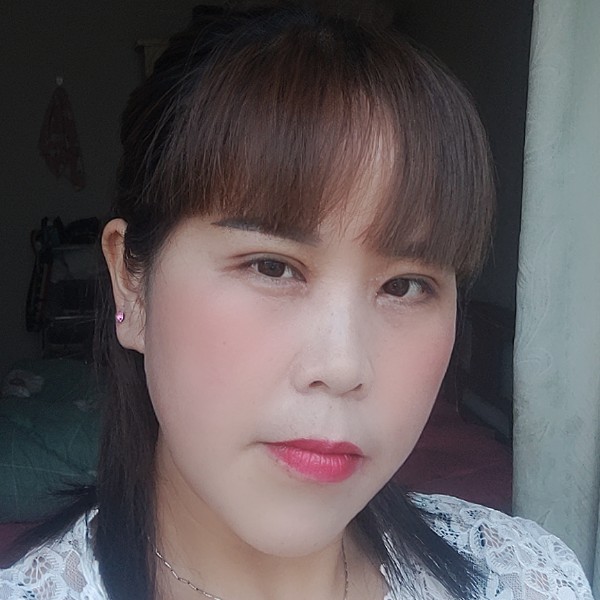 优美浅吻口红的照片