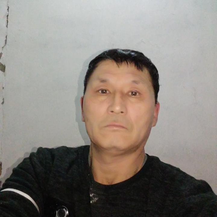 温柔深拥大山的照片