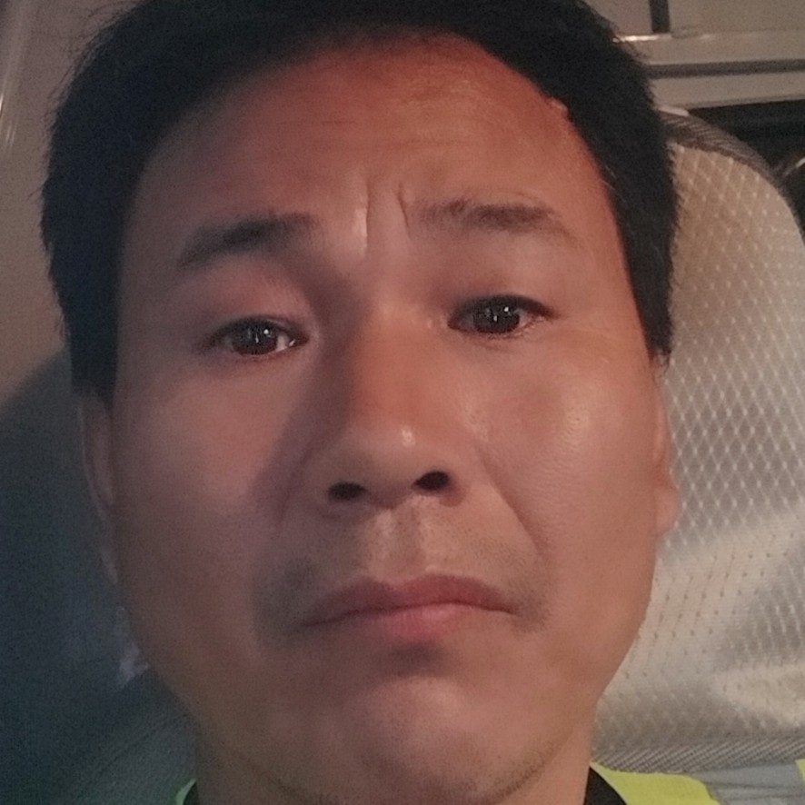 过客用忧伤的照片