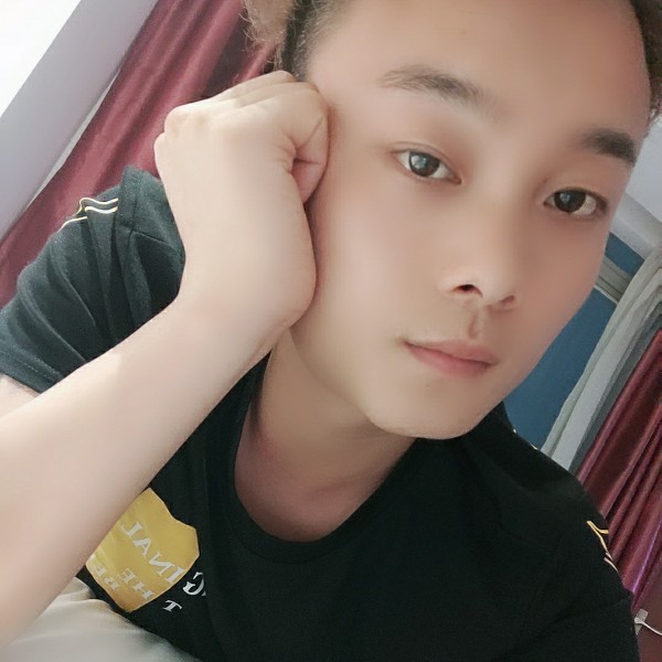 小伙等待唯一的的照片