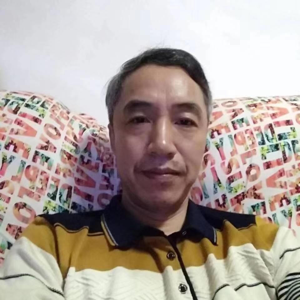 曲奇笑英俊的照片