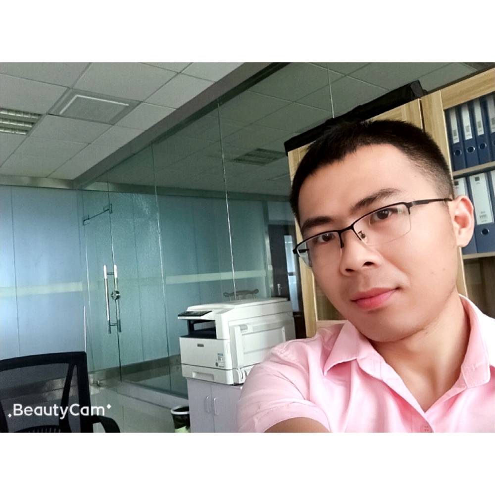扛着小包装阀门的照片