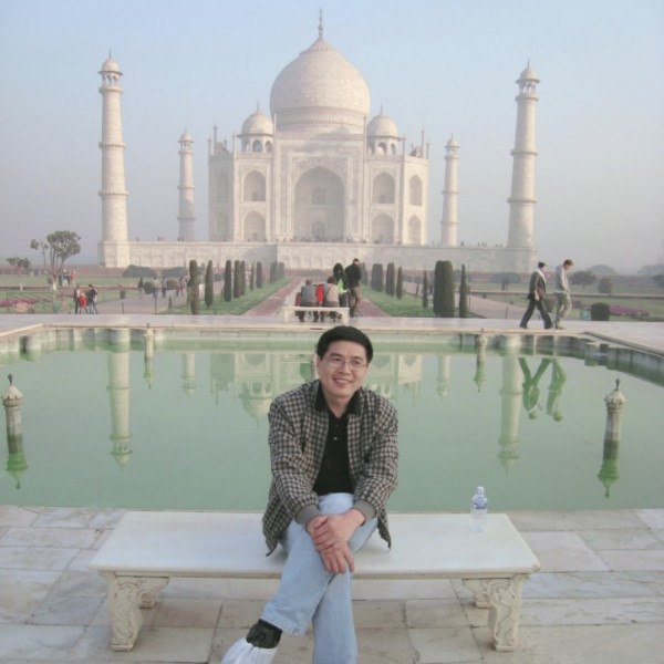 高大给哈密瓜的照片