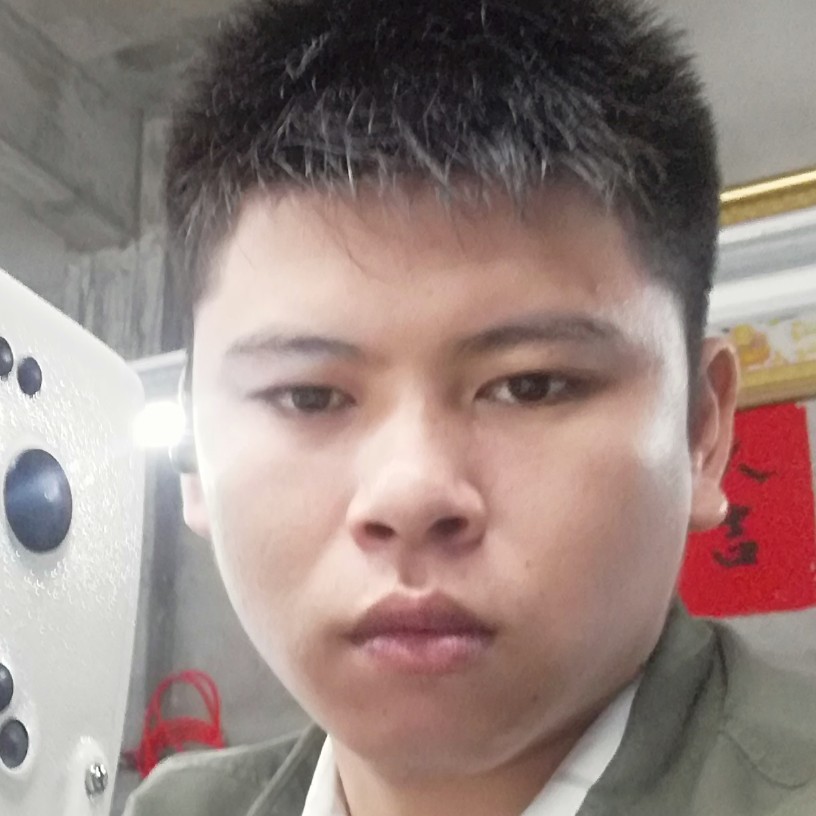 月光蹙眉英俊的照片