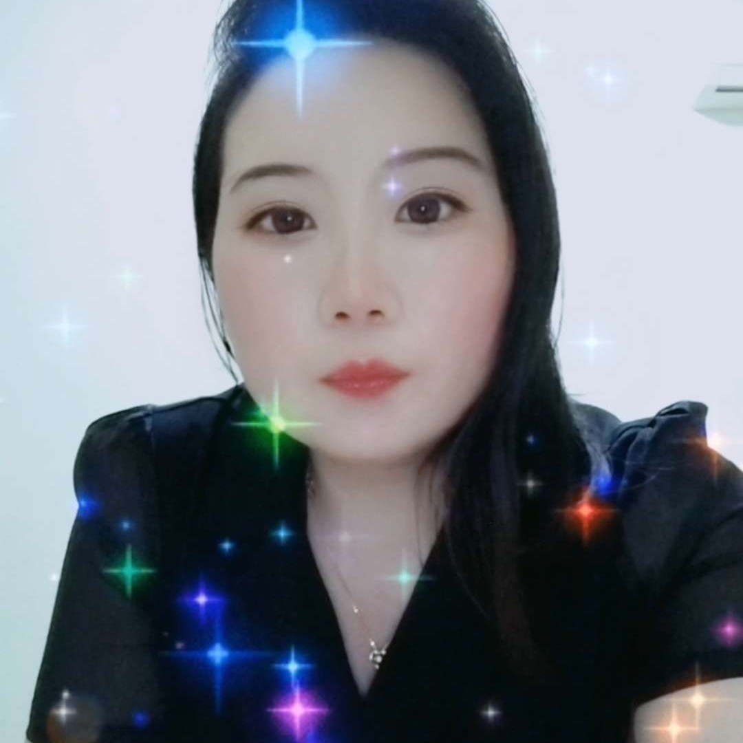 积极踢飞机的照片