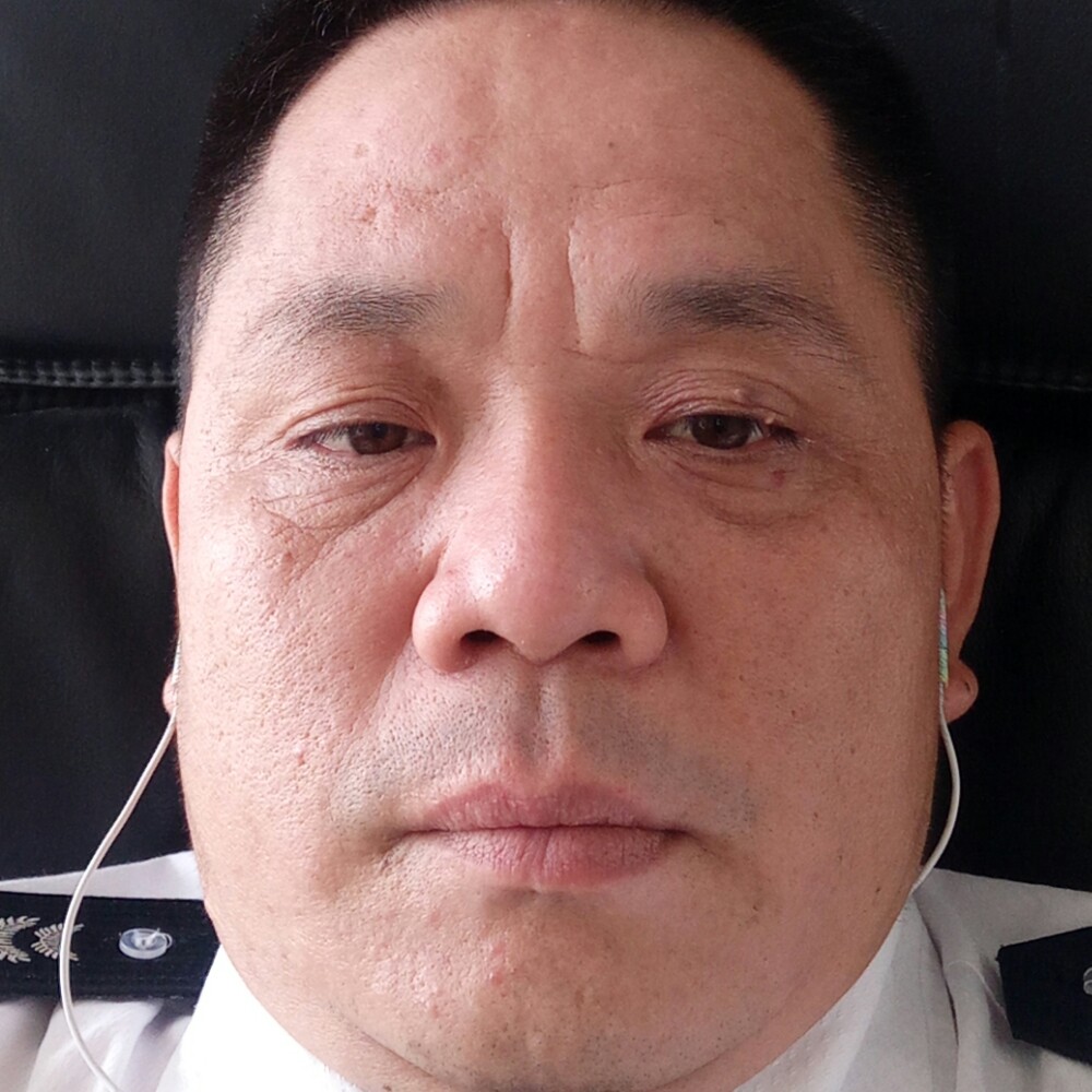 自然笑红牛的照片